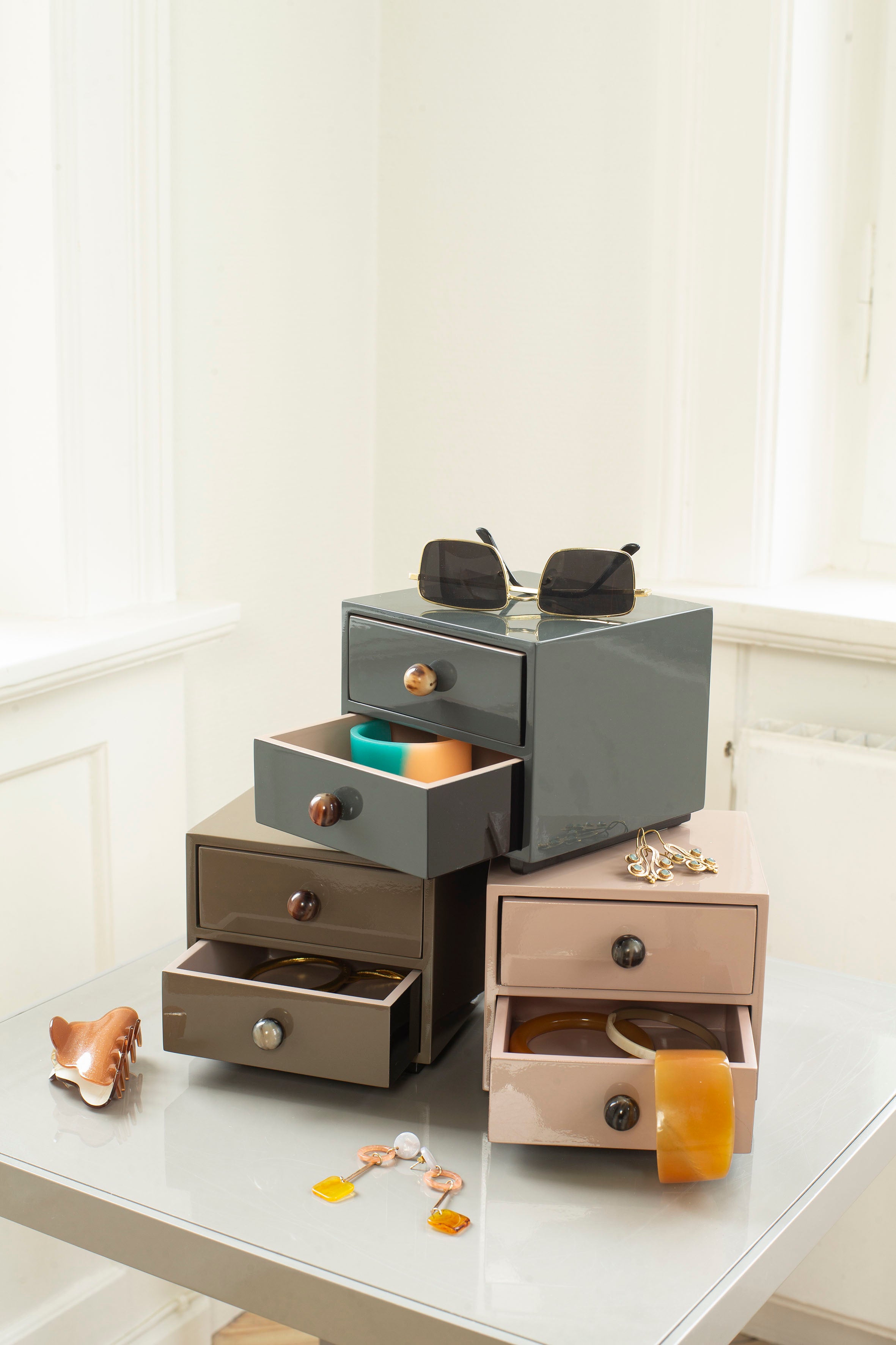 Chest of drawers, 2, Skin