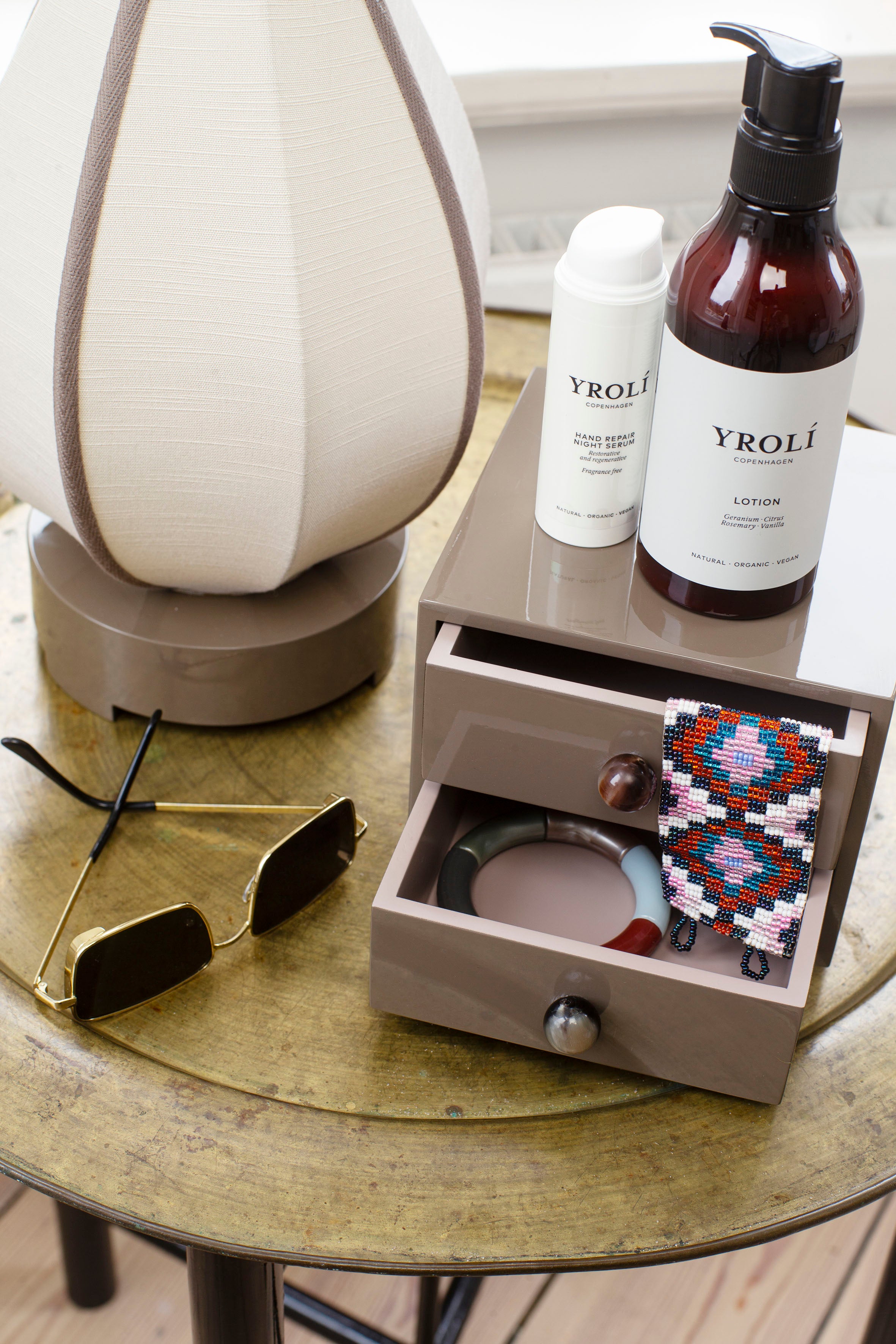 Chest of drawers, 2, Earth