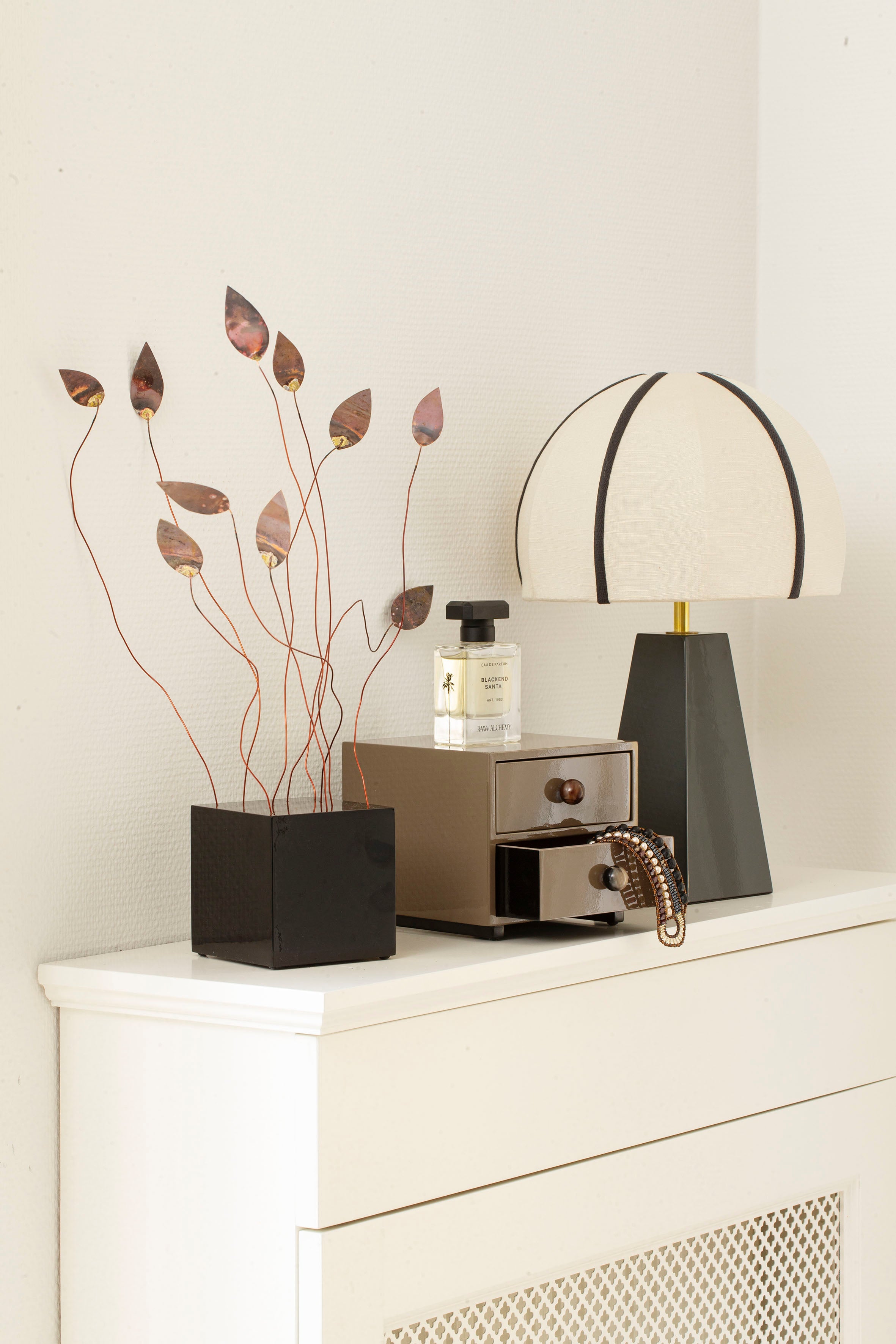 Square block w metal leaves, black