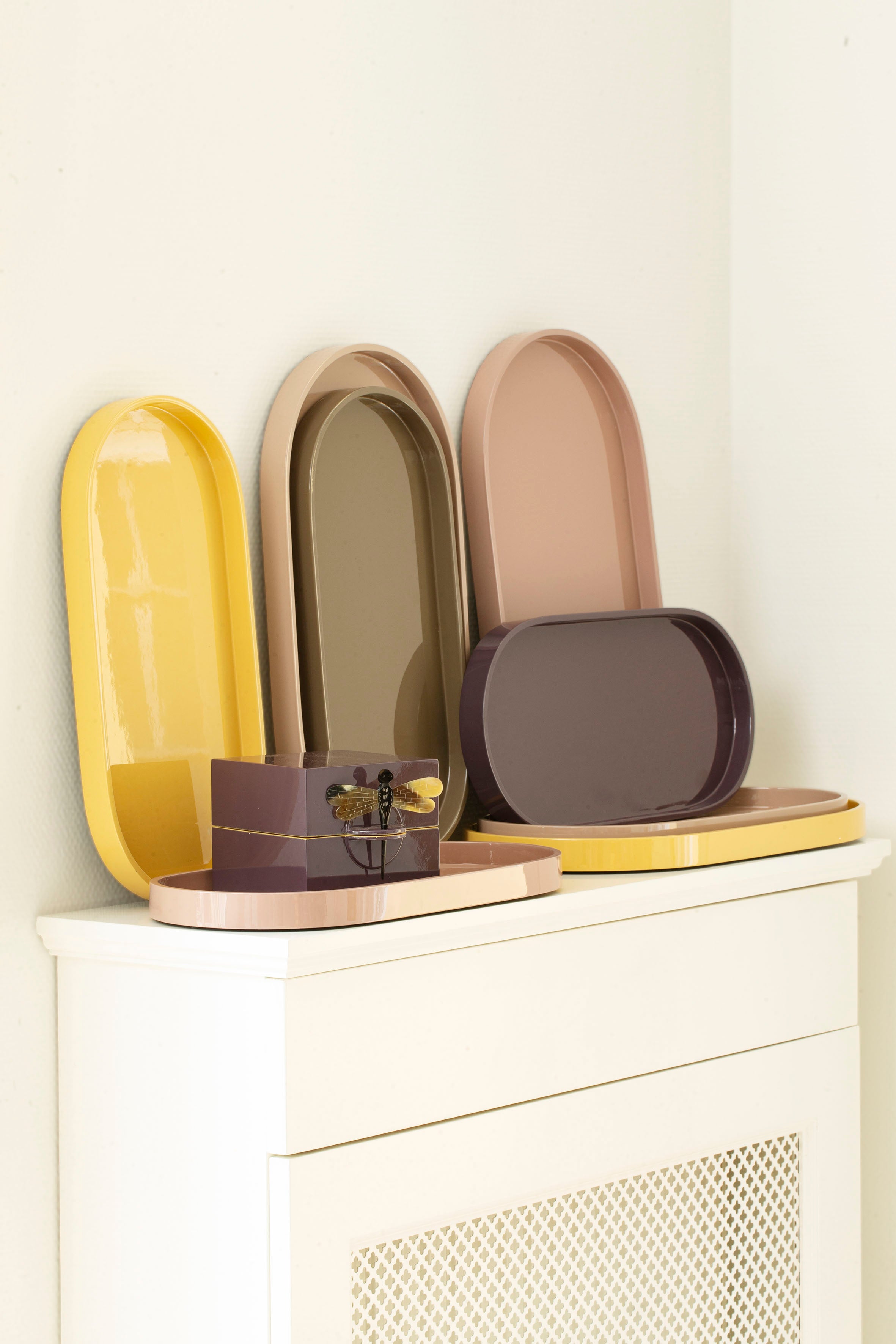 Lacquer Tray Oval S, Earth